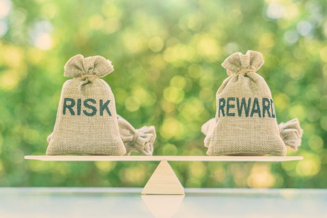 Risk reward ratio / risk management concept : Risk and reward ba Word investeerder
